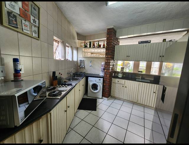 3 BEDROOM TOWNHOUSE FOR SALE IN MANABA BEACH